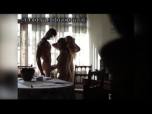 ❤️ Rakan seks menjemput seorang lelaki gergasi dan bertiga bersamanya ️ Video lucah pada ms.bestsexporno.ru ☑