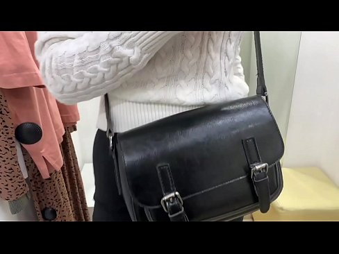 ❤️ Melancap awam perempuan jalang FeralBerry dengan dildo di dalam bilik pemasangan ️ Video lucah pada ms.bestsexporno.ru ☑